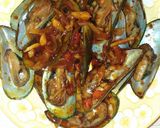 Foto langkah ke 6 dari resep Kerang saus padang.