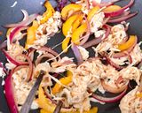 Hình bước làm 5 của món Chicken Fajitas - Cuốn Gà Áp Chảo Kiểu Mexico
