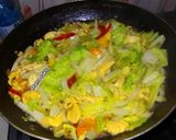 Foto langkah ke 3 dari resep Tumis sawi putih telur.