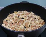 Foto langkah ke 2 dari resep Tumis ayam goreng tahu bunga bawang.