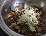 A picture of step 2 of Papad cone Sprouts chaat.