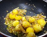 A picture of step 3 of Lasooni Aloo Methi.