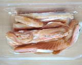 A picture of step 1 of Salmon fins in cream.