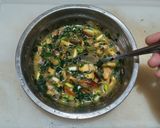 Foto langkah ke 5 dari resep Omelete Jamur Daun Katuk.
