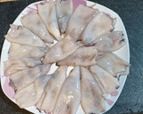 Foto del paso 1 de la receta: Chipirones en su tinta rellenos de langostinos