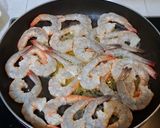 Foto langkah ke 1 dari resep Udang Saus Asam Manis.