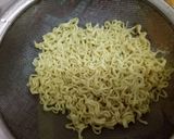 Foto langkah ke 1 dari resep Sosis mie telur gulung.