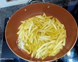 Hình bước làm 3 của món Thịt gà chiên KFC ăn kèm khoai tây chiên và salad củ quả