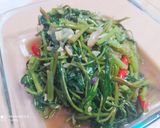 Foto langkah ke 3 dari resep Tumis kangkung.