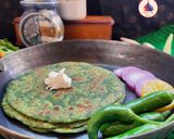 A picture of step 6 of Bathua paratha.