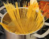 Olívás-szardellás spagetti recept fázis 6 fotója