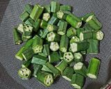 A picture of step 1 of Dahi Bhindi.