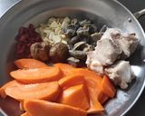A picture of step 1 of Water crest Soup.