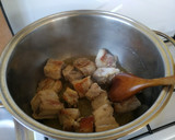 Foto del paso 2 de la receta: Costillas de cerdo con alubia blanca en salsa