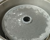 Foto langkah ke 4 dari resep 413.Bolu ketan hitam cream cheese.