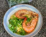 Hình bước làm 3 của món Tôm Nấu Mì Gói