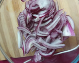 Foto del paso 1 de la receta: Dorada con cebolla roja