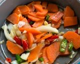 รูปขั้นตอนการทำที่ 4 ของ หมูสับผัดพริก