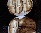 Foto del paso 1 de la receta Tostadas con queso brie y salmón ahumado