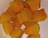 Foto langkah ke 1 dari resep Pumpkin Bua Loy (Dessert Thailand).