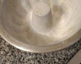 Foto del paso 3 de la receta: Budín de crema con chips y nueces