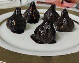 चॉकलेट लावा मोदक (Chocolate Lawa Modak recipe in Hindi) रेसिपी चरण 2 फोटो