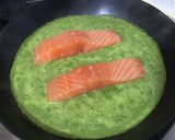 Une image de l'étape 7 de Pavés de saumon sauvage crème de fanes de radis, ail et curry.