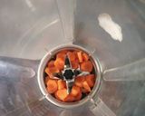 A picture of step 3 of Orange & ginger Detox drinks.