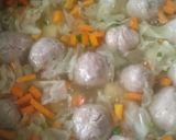 Foto langkah ke 1 dari resep Sop Sayuran Baso Praktis.