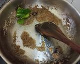 Foto langkah ke 2 dari resep Ayam Suwir Wortel Isian Roti & Bakpau.