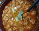 Foto del paso 5 de la receta: Albóndigas de pollo con especias de Fajita y salsa de tomate mediterránea, berenjena y bacon