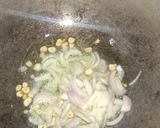 A picture of step 3 of Veg Hakka Noodles.