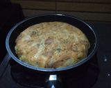 Foto langkah ke 3 dari resep Omelet Mie komplit.