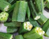 A picture of step 2 of Bhindi Masala.