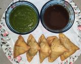 मस्त कुरकुरे समोसे और चटपटी चटनी चाट के साथ (Mast kurkure samose aur chatpati chutney ke saath रेसिपी चरण 2 फोटो