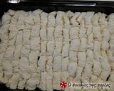 A picture of step 9 of Crunchy saraglakia.
