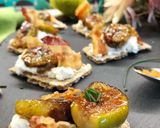A picture of step 4 of Bruschetta with Caramelized Figs, Chili, and Bacon.