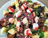Foto del paso 5 de la receta: Ensalada de brotes con langostinos, mojama y mango