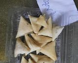 A picture of step 2 of Yummy chicken one bite samosas.