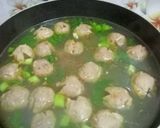 Foto langkah ke 4 dari resep Sup bakso sapi.
