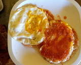 Foto del paso 5 de la receta: Huevos rancheros en salsa de tomate rojo