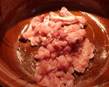 Foto del paso 3 de la receta: Acelgas con papas y chuletas de cerdo en salsa de jitomate