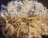 Foto del paso 2 de la receta: Papas fritas a lo pobre con arroz