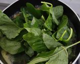 Foto langkah ke 4 dari resep Sayur Bening Bayam Wortel.