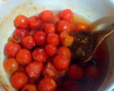 Foto del paso 3 de la receta: Confitura de tomates baby en rama con toques de clementinas