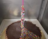 Foto del passaggio 6 della ricetta Gravity cake Smarties