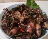 Foto langkah ke 3 dari resep Tumis Cumi Hitam.