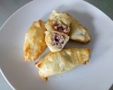 A picture of step 2 of Sausage and apple mini pasties.