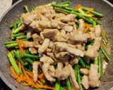 Foto langkah ke 4 dari resep Stir fried garlic scapes.