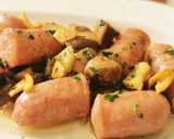 Foto del paso 7 de la receta: Salchichas frescas encebolladas con Champiñones